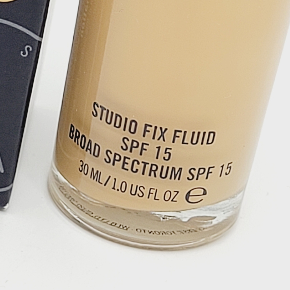 NC38 MAC Cosmetics Studio Fix SPF15 24Hr Matte Foundation Oil Control Brand New - Picture 2 of 14